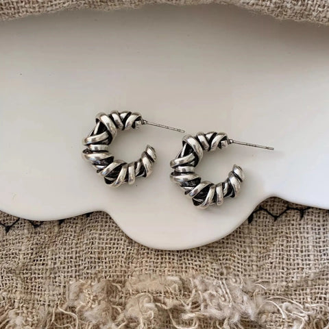 ElegantSilver Vintage Woven Geometric Stud Earrings for Women Minimalist Fashion Daily Wear Cool Style Chic