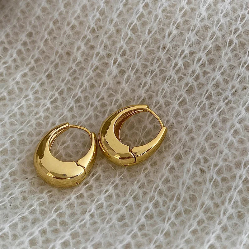 Dainty Tiny Layered Gold Plated Copper Metal Paved CZ Huggie Hoop Earrings for Women Girls Luxury Elegant Catilage Hoops Jewelry