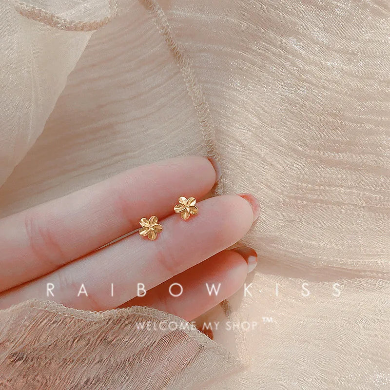 Fashion Minimalist Mini Small Heart Stud Earring For Women Tragus Ear Piercing Sweet Cute Temperament Earring Teen Party Jewelry