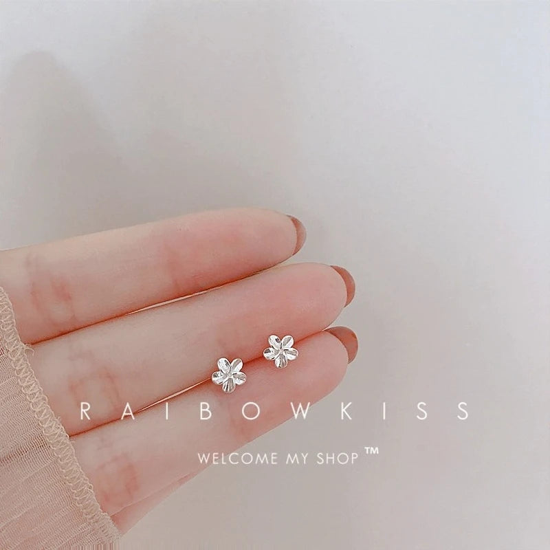 Fashion Minimalist Mini Small Heart Stud Earring For Women Tragus Ear Piercing Sweet Cute Temperament Earring Teen Party Jewelry