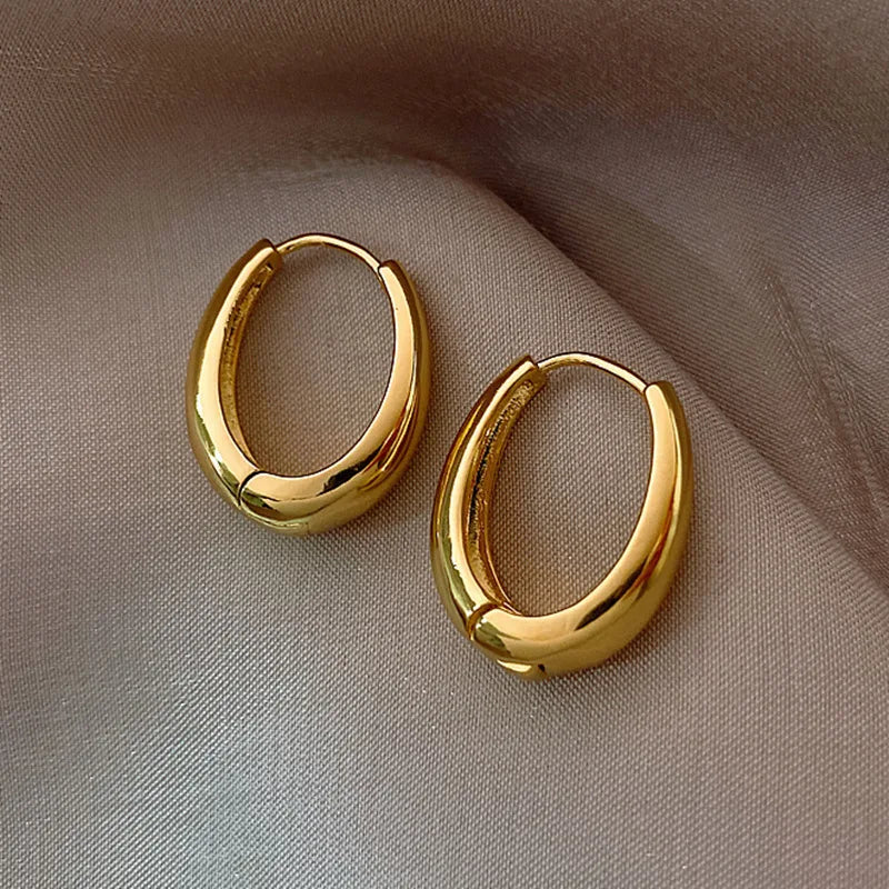 Dainty Tiny Layered Gold Plated Copper Metal Paved CZ Huggie Hoop Earrings for Women Girls Luxury Elegant Catilage Hoops Jewelry